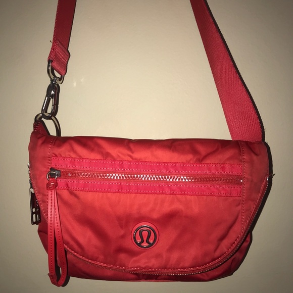 lululemon athletica Handbags - Lululemon festive bag